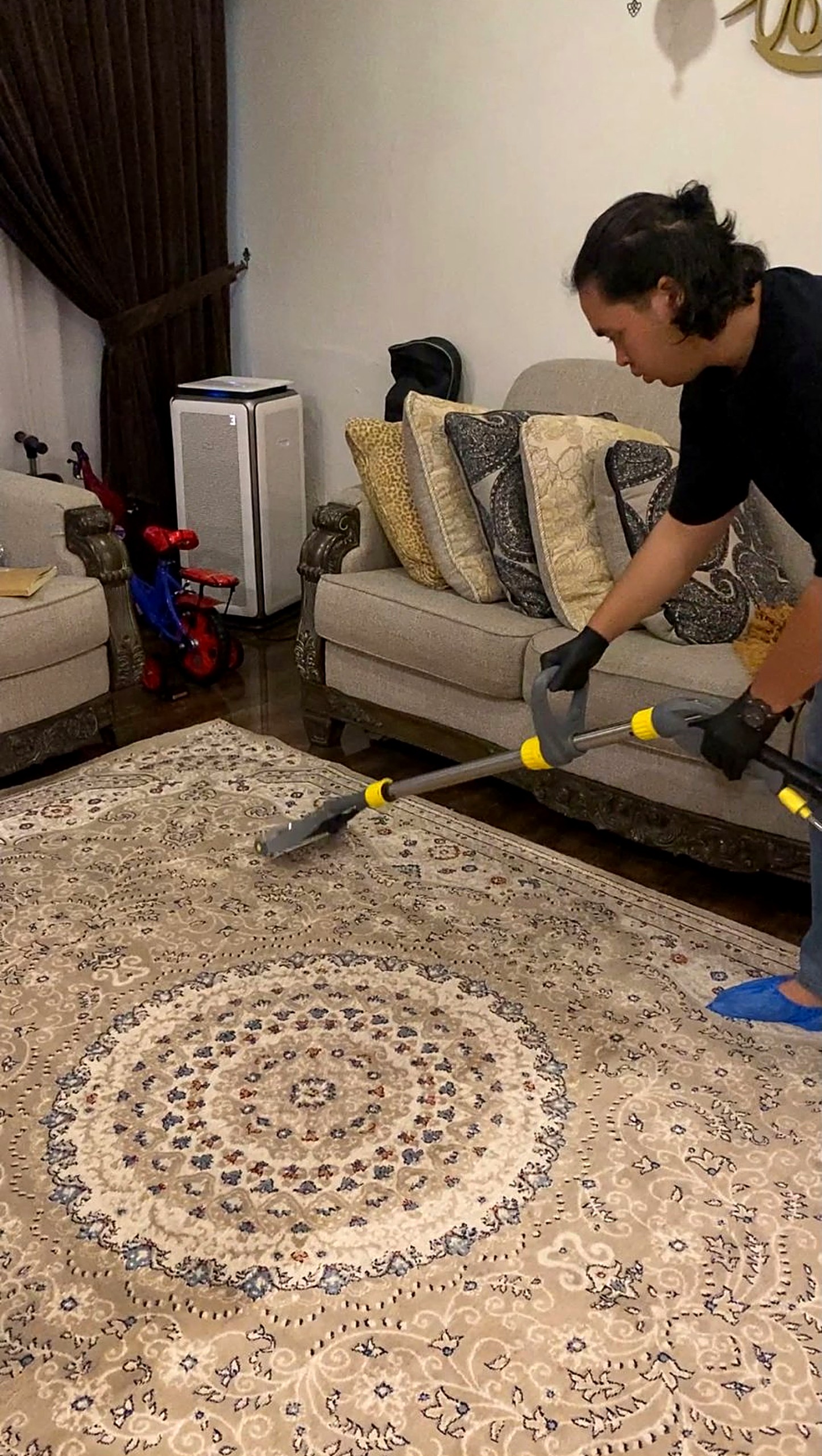 Representative onsite carpet cleaning imagery